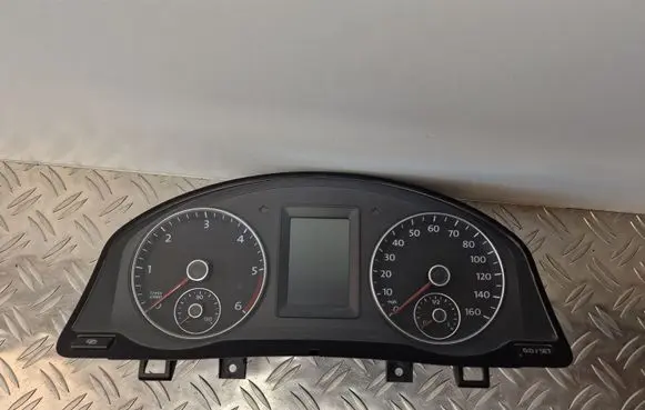 Volkswagen Golf Plus Speedometer (instrument cluster) 5M0920970J