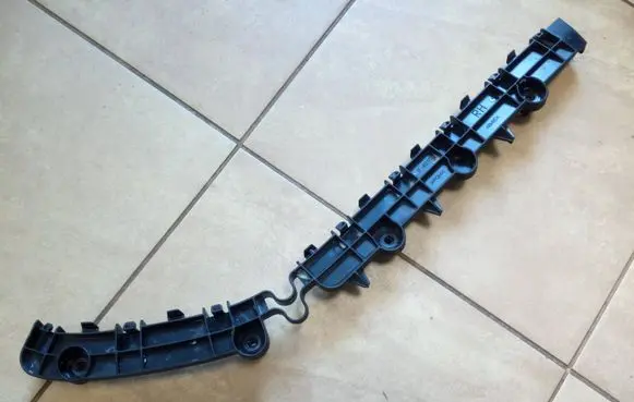 Rear bumper mounting bracket