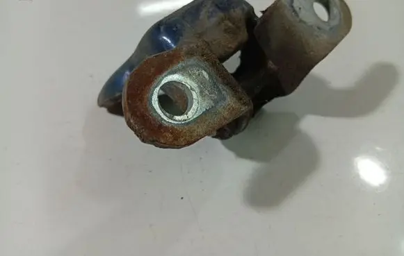 Toyota Yaris Front door upper hinge 