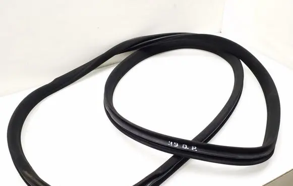 Mercedes-Benz S W221 Front door rubber seal A2216970551