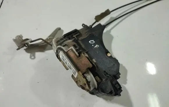Mitsubishi Grandis Front door lock 