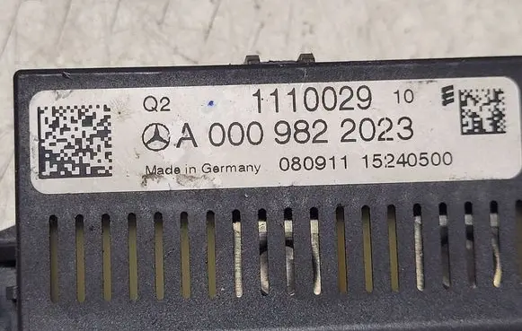 Mercedes-Benz E W212 Charging relay A0009822023 1110029