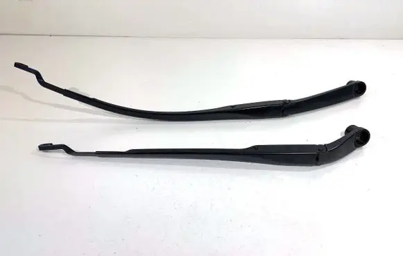 Hyundai i30 Front wiper blade arm