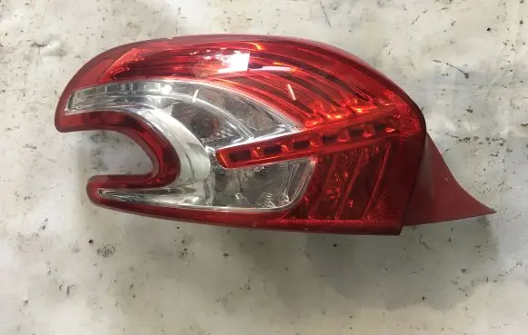 Peugeot 208 Rear/tail lights 9672628280