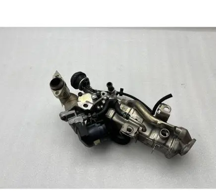 BMW 4 F36 Gran coupe EGR valve cooler 7822350 7810871