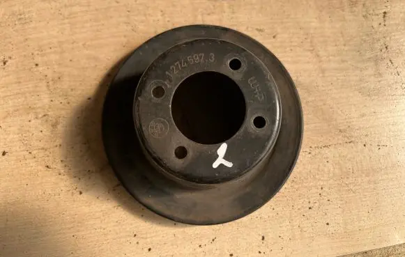 BMW 5 E28 Water pump pulley 12745973