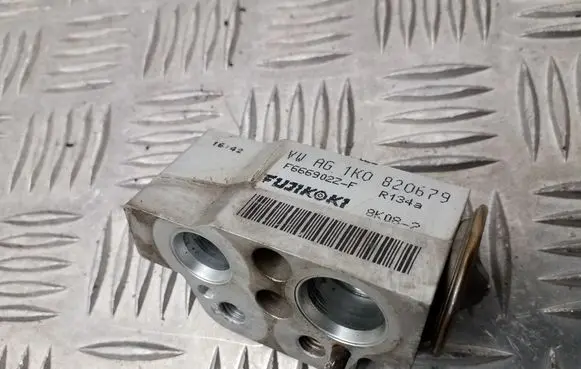 Skoda Superb B6 (3T) Air conditioning (A/C) expansion valve 1K0820679 1K2820103
