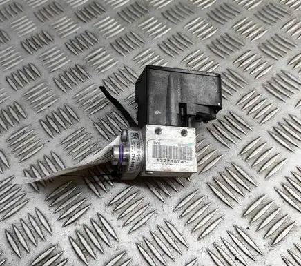 Porsche Taycan 9J1 Air conditioning (A/C) expansion valve 4M0816702A