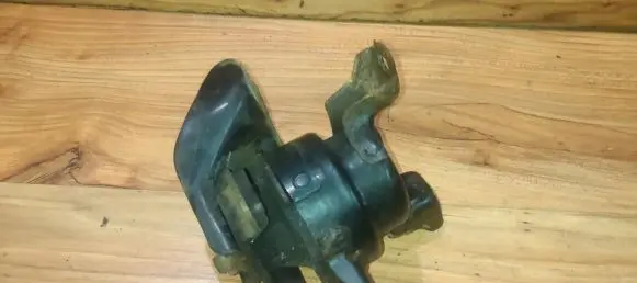 Honda Civic Engine mount bracket