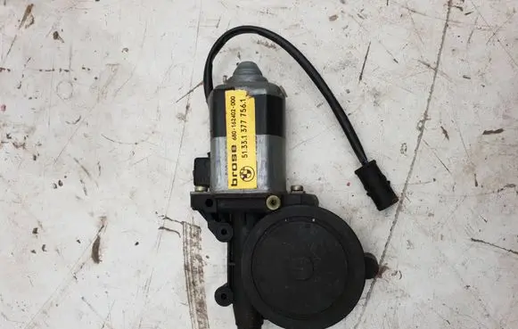 BMW 3 E30 Front door window regulator motor 513313777561 162402 13777561