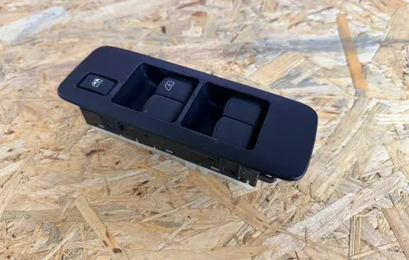 Nissan Qashqai+2 Electric window control switch 25401BB65A