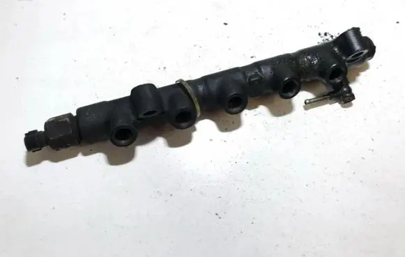 Toyota Avensis T220 Fuel main line pipe