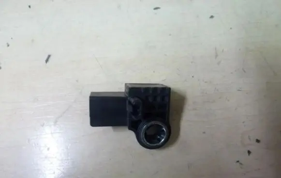 Peugeot 308 Airbag deployment crash/impact sensor 9800395680 X374