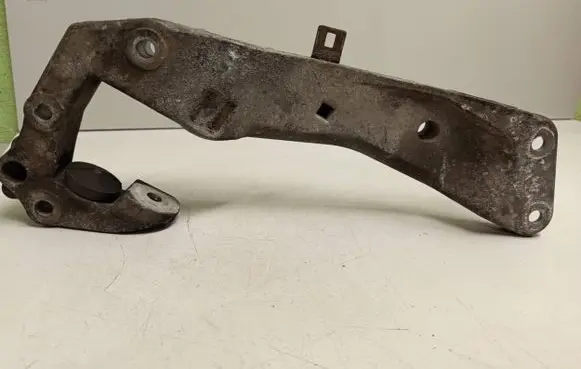 Gearbox mounting bracket