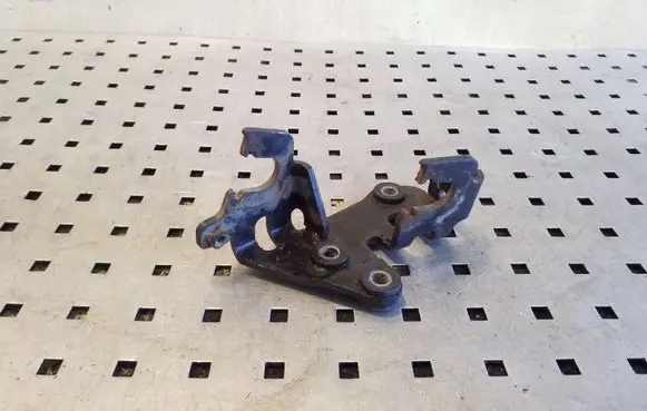 KIA Sportage Gear shift cable bracket 