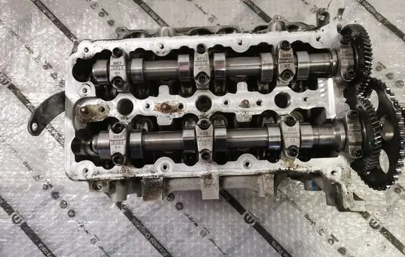 Jeep Grand Cherokee Engine head 