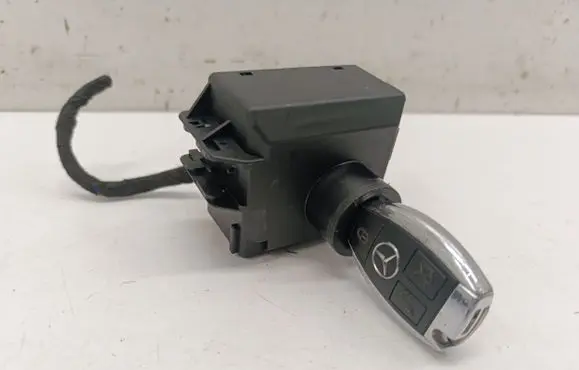 Mercedes-Benz GLA W156 Ignition lock A2469054602
