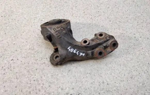 Peugeot 406 Engine mount bracket 25441380