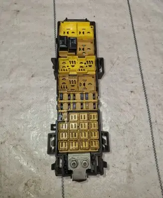 Jeep Grand Cherokee (WJ) Fuse module