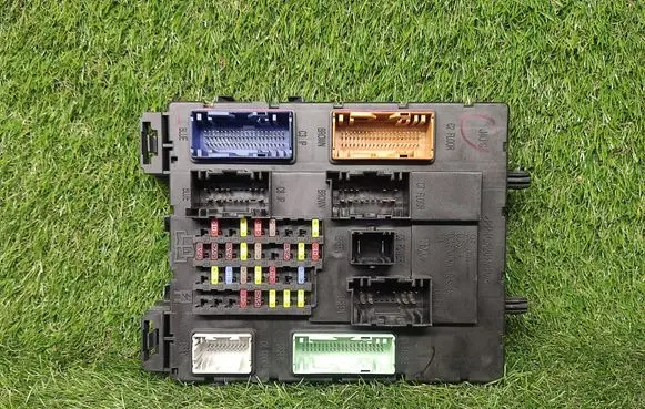 Ford Focus Power management control unit GV6T14A073GJ