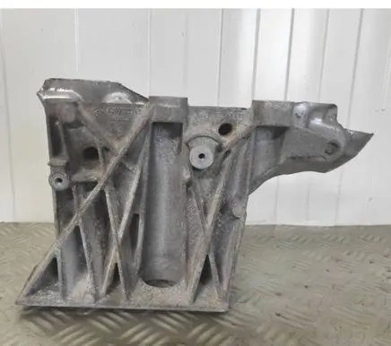 Opel Vivaro Engine mounting bracket 8200798760