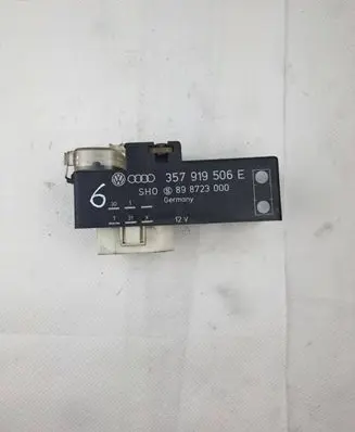 Volkswagen Golf III Coolant fan relay 357919506E 898723000