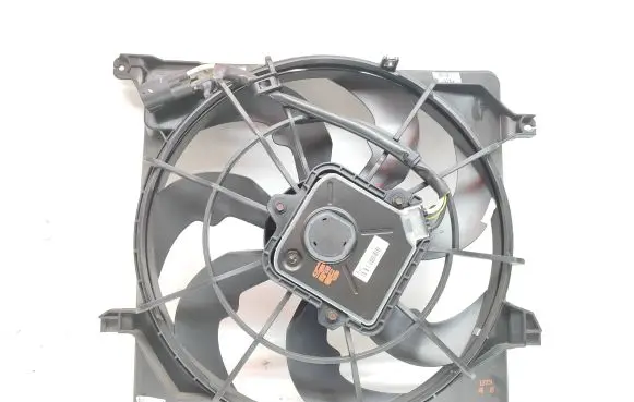 Radiator cooling fan shroud