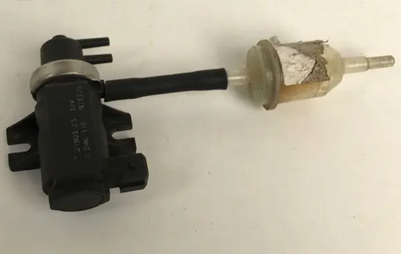 BMW 5 E39 Vacuum valve 72190323 97T309 2246175