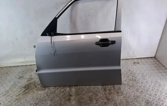 Mitsubishi Montero Front door