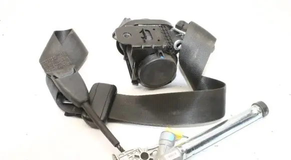 Ford Focus Front seatbelt DM5161295DFW