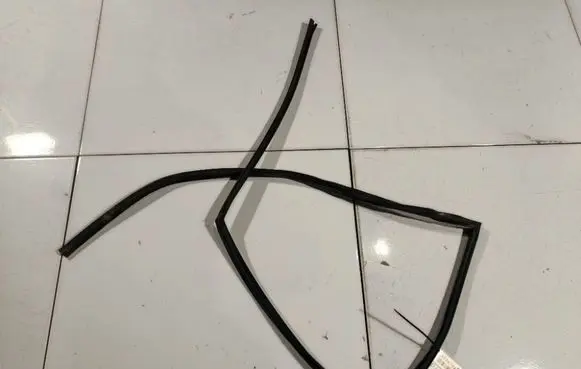 Honda Jazz Rubber seal front coupe door 