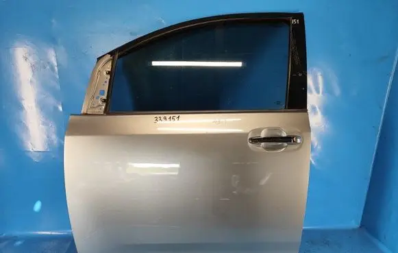 Toyota Sienna XL30 III Front door 6700208060