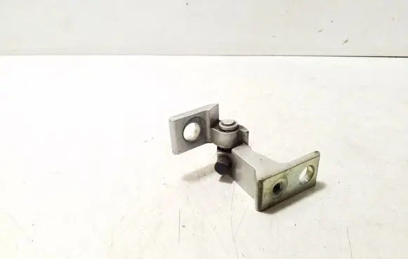 Volkswagen PASSAT B8 Front door lower hinge 8X0831403E