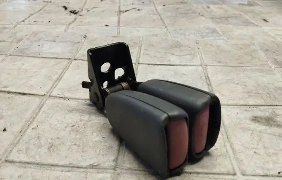 Volvo S60 Middle seatbelt buckle (rear) 9156906 311441