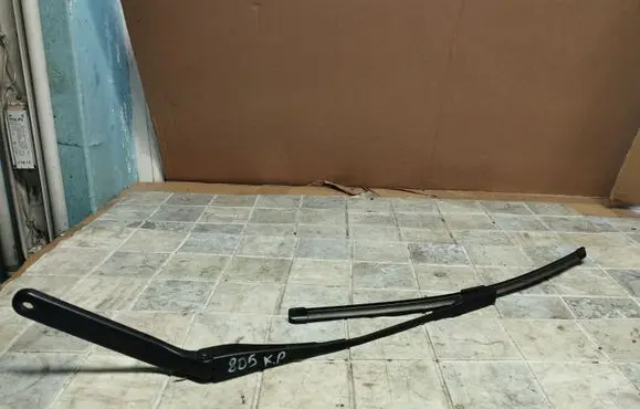 BMW 1 E81 E87 Front wiper blade arm 61617169971