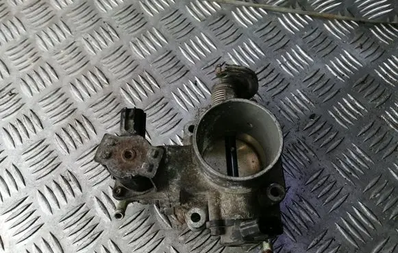 Mazda Premacy Throttle valve E0T41571 E9T06871