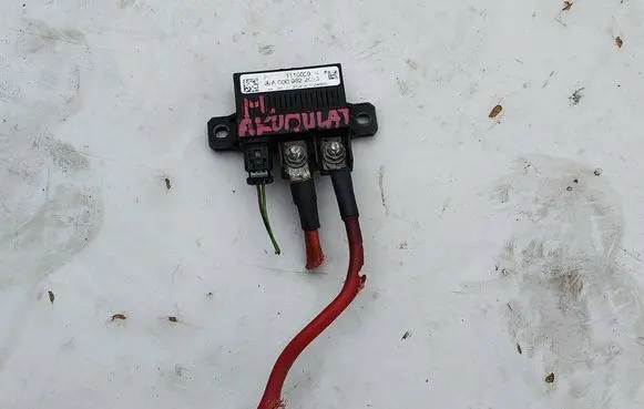Mercedes-Benz Sprinter W906 Charging relay A0009822023