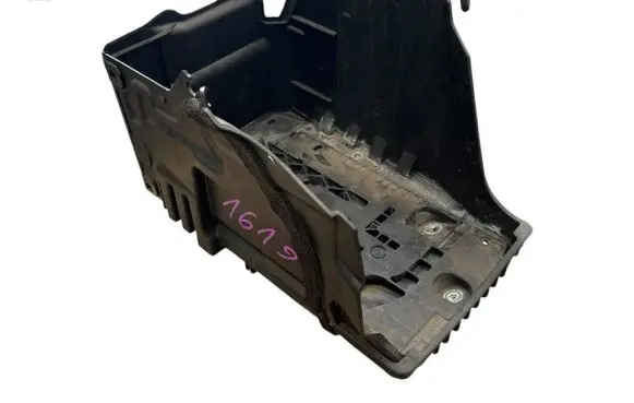 Battery box tray