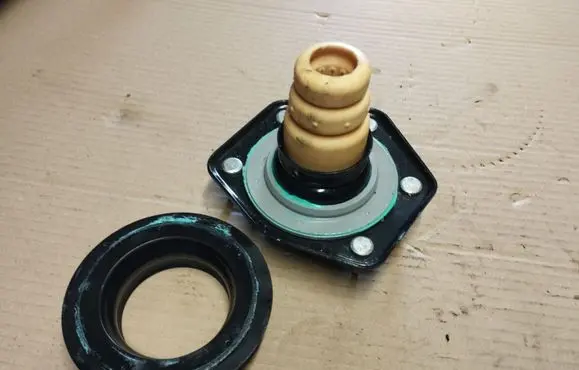 Honda CR-V Coil spring mount 