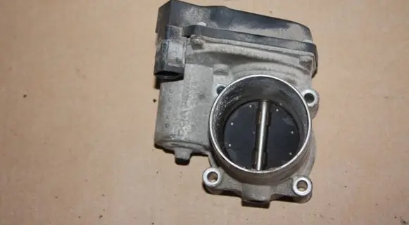 Volkswagen Golf VI Throttle valve 03C133062C
