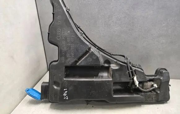Audi A4 S4 B9 Windshield washer fluid reservoir/tank 8W0955451J