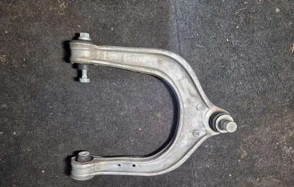 BMW X7 G07 Front upper control arm/wishbone 6883116