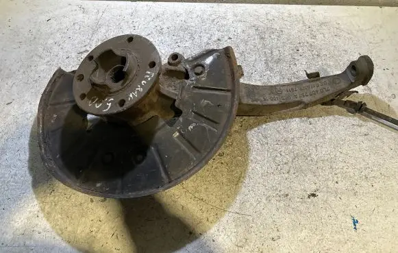Volkswagen Touareg I Front wheel hub 7L0407257A 7611