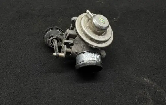 Volkswagen Polo EGR valve 038129637B