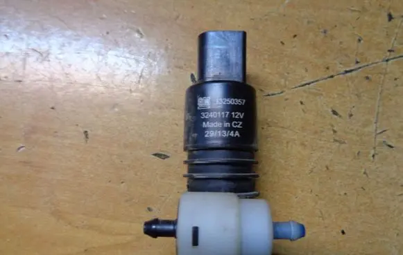 Opel Mokka Windscreen/windshield washer pump 13250357