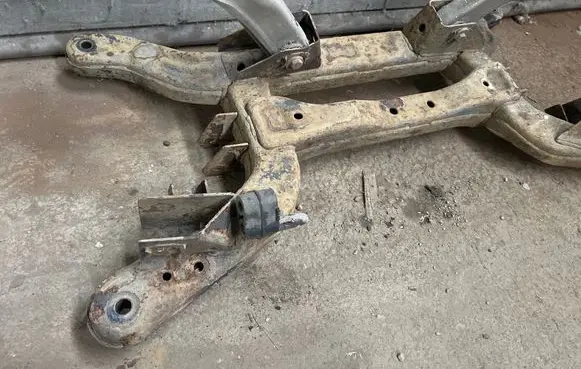 Opel Insignia A Rear axle beam 