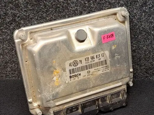 Volkswagen PASSAT B5.5 Engine control unit/module 038906019KD