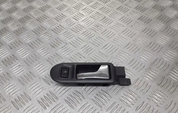 Volkswagen PASSAT B5 Front door interior handle 3B1837114