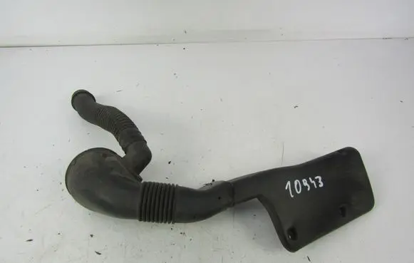 BMW 5 E39 Air intake hose/pipe 13717785081