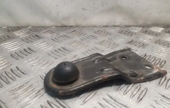 Hyundai Terracan Radiator mount bracket